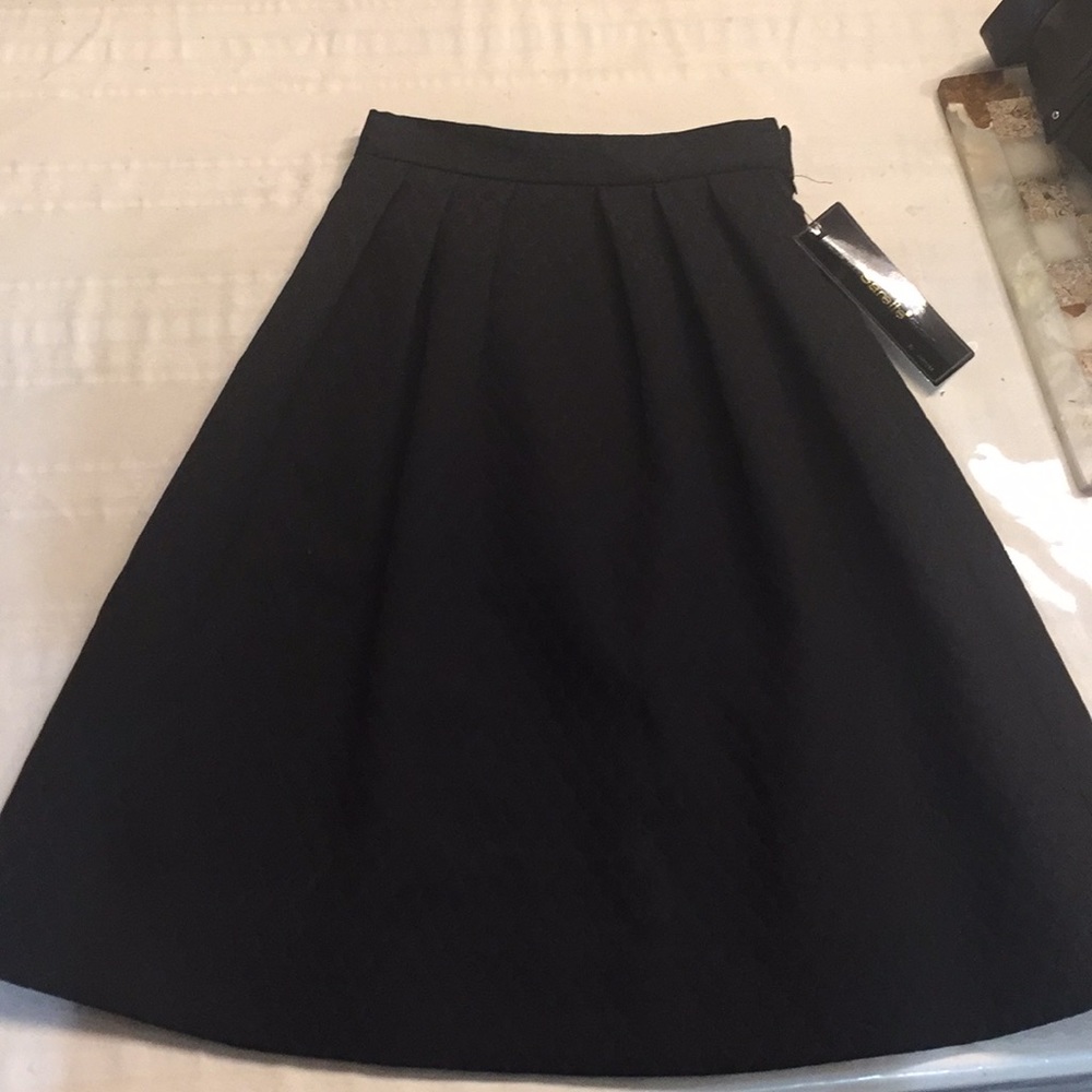 Women’s black skirt - Picture 1 of 5